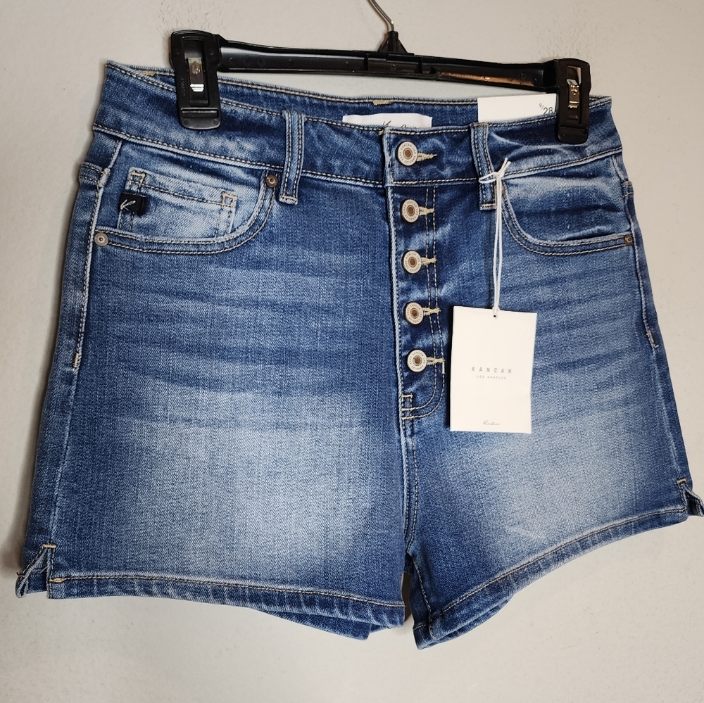NWT Kancan highrise Exposed button stretch denim shorts. Size 9‎ or 28.